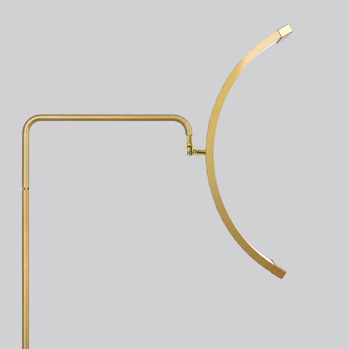 Professional Gold Lunara Moonlight Pro floor lamp with adjustable height and rotating light head for beauty professionals.